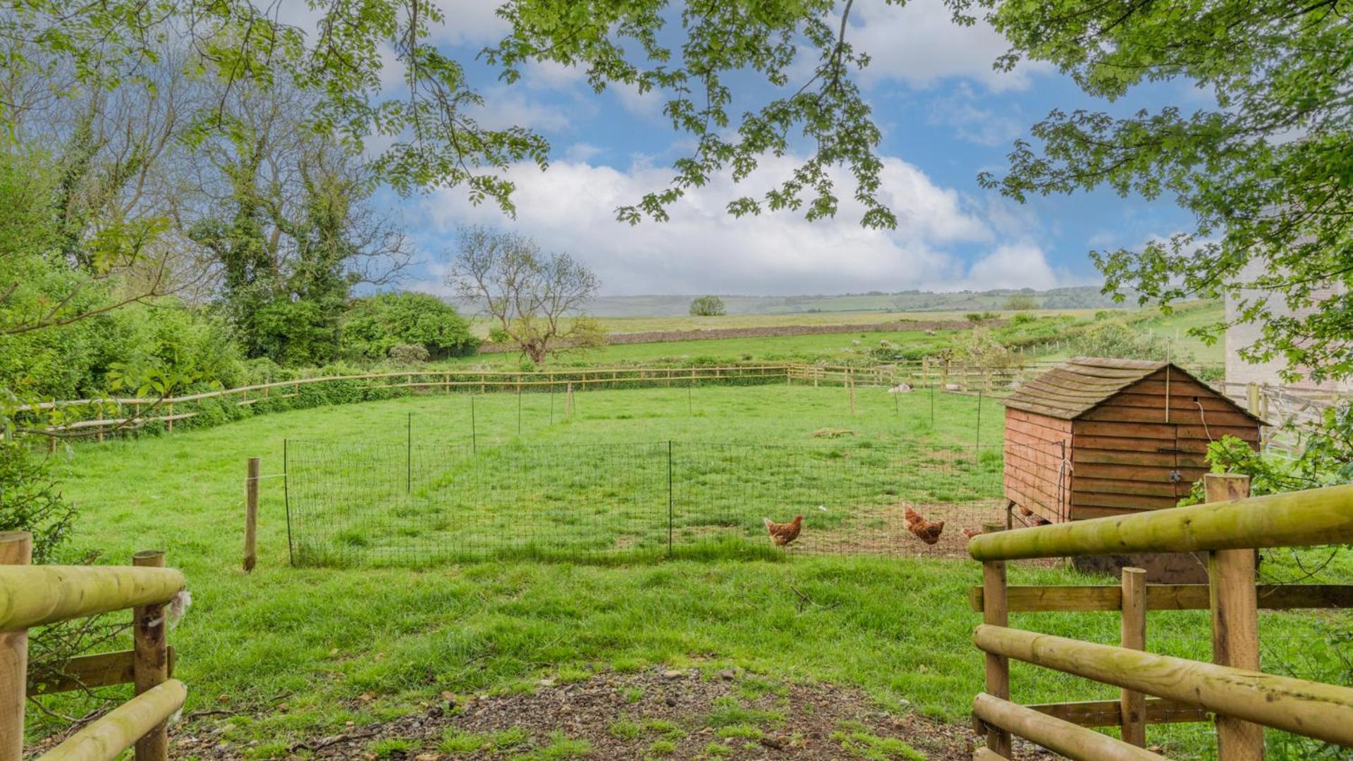 Old Stables, Little Ballthorns Farm Cold Ashton Bagian luar foto